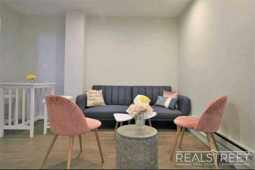 Building Photo - Stunning NEW 1 BED in PLG!
