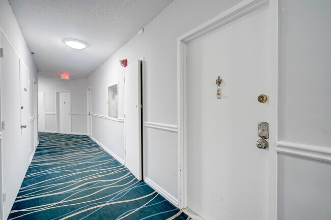 Building Photo - 3725 S Ocean Dr