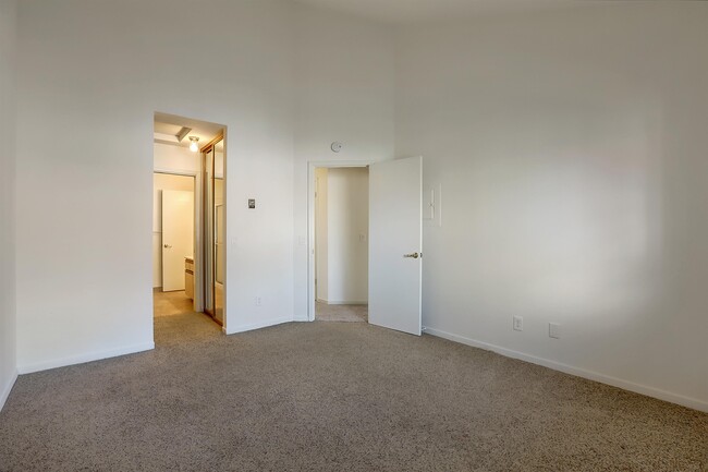 Building Photo - 10252 Danube Dr