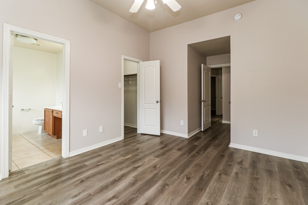 Building Photo - 969 Oak Lynn Dr