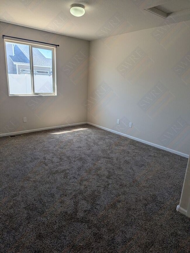 Building Photo - 4 Bedroom 2.5 Bath Townhome, Coming Soon!