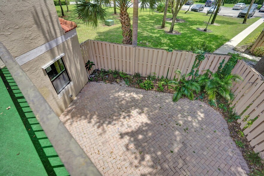 Building Photo - 4260 Village Dr