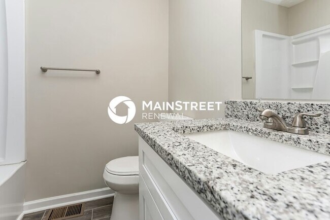 Building Photo - 3 Bedroom Pet-Friendly Home in Snellville, GA with Main Street Renewal