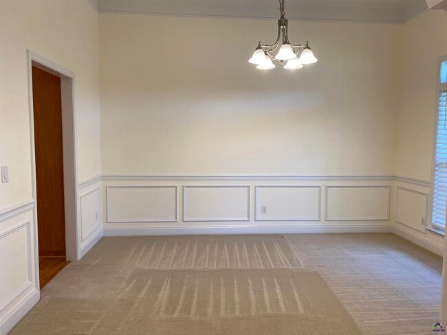 Building Photo - 408 Stathams Way