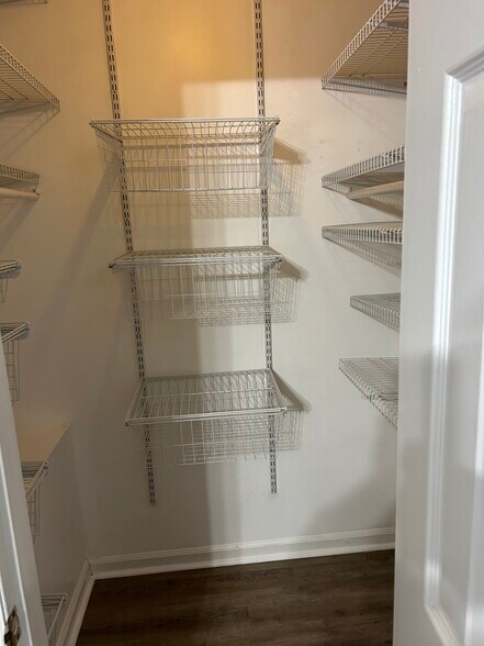 Building Photo - 308 Rose Dr