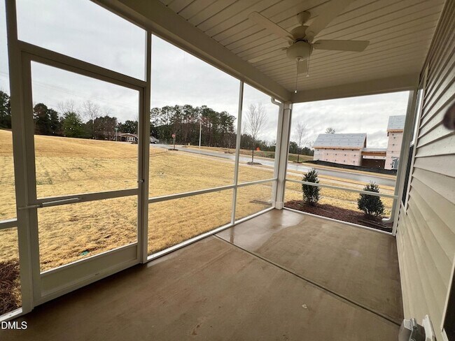 Building Photo - 404 White Oak Gdn Wy