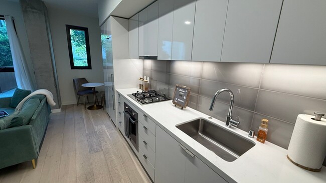 Building Photo - Epic REA: Fantastic Potrero Hill Modern 1 BR, 1 BA Condo
