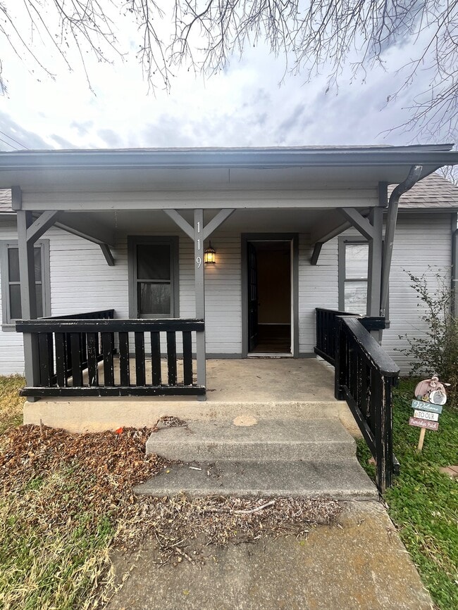 Building Photo - 119 S 5th St