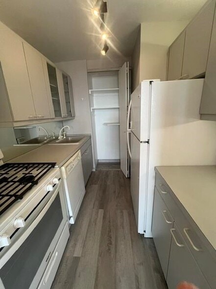 Building Photo - 7002 JFK Blvd E