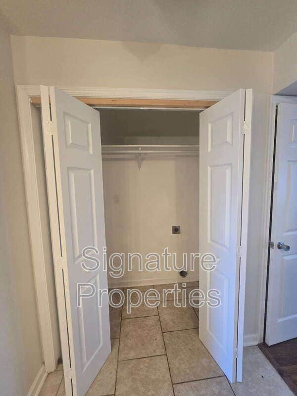 Building Photo - 3831 Buchanan Dr