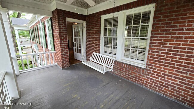 Building Photo - 785 Pinehurst St