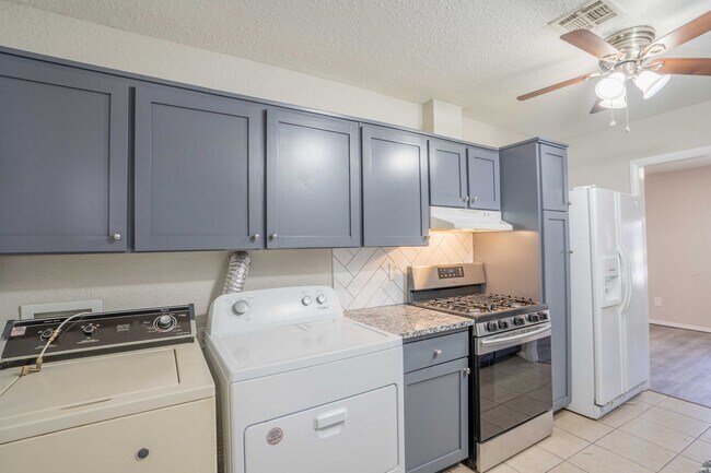 Building Photo - S Hudson Ave Duplex