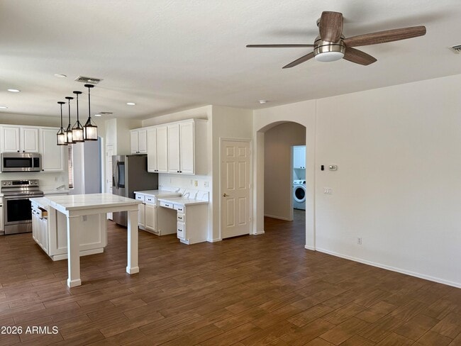 Building Photo - 2431 W Carter Rd