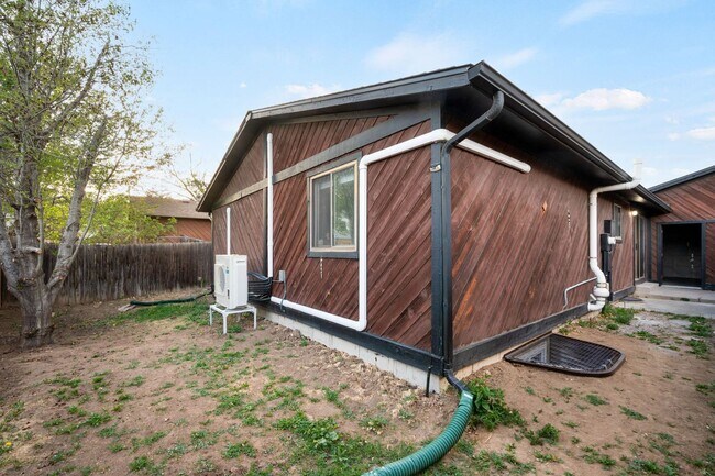 Building Photo - 4BD, 2BA Arvada Half-Duplex with 1-Car Garage and Back Yard
