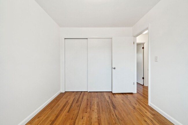 Building Photo - 330 E Jersey St