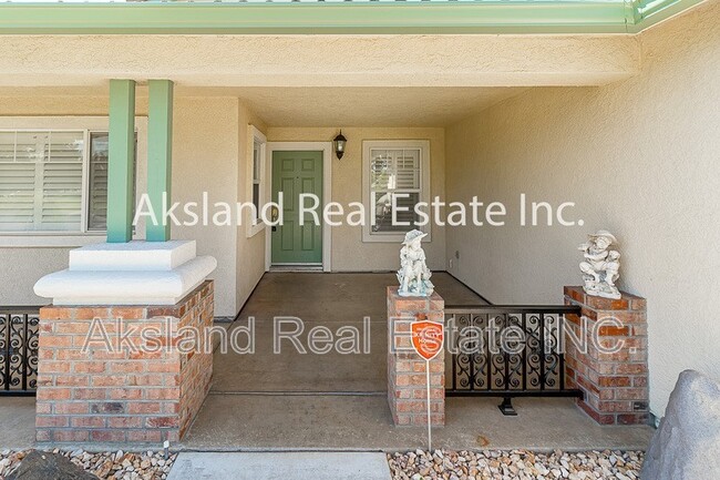 Building Photo - Manteca