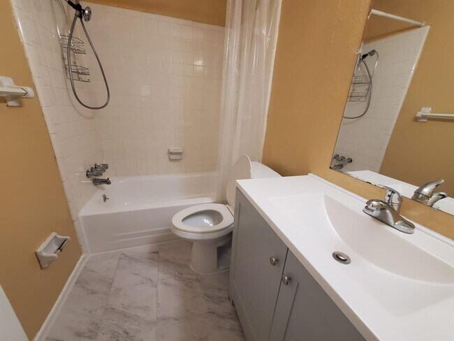 Building Photo - 6410 Del Monte Dr