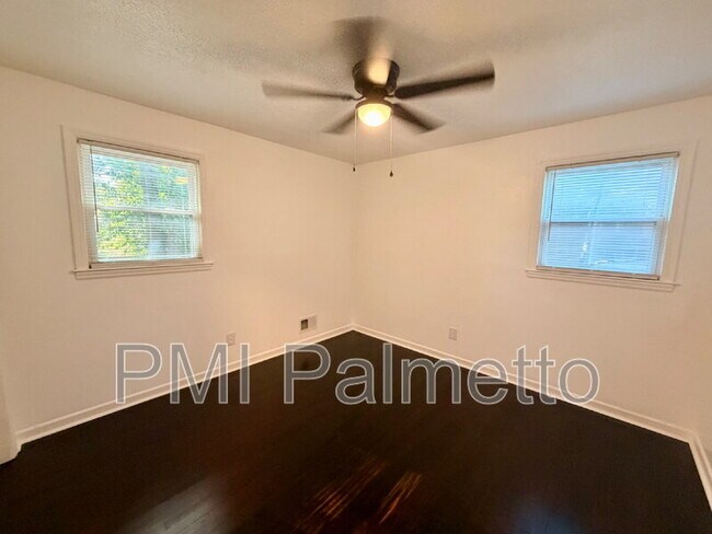 Building Photo - 128 Crestmore Dr