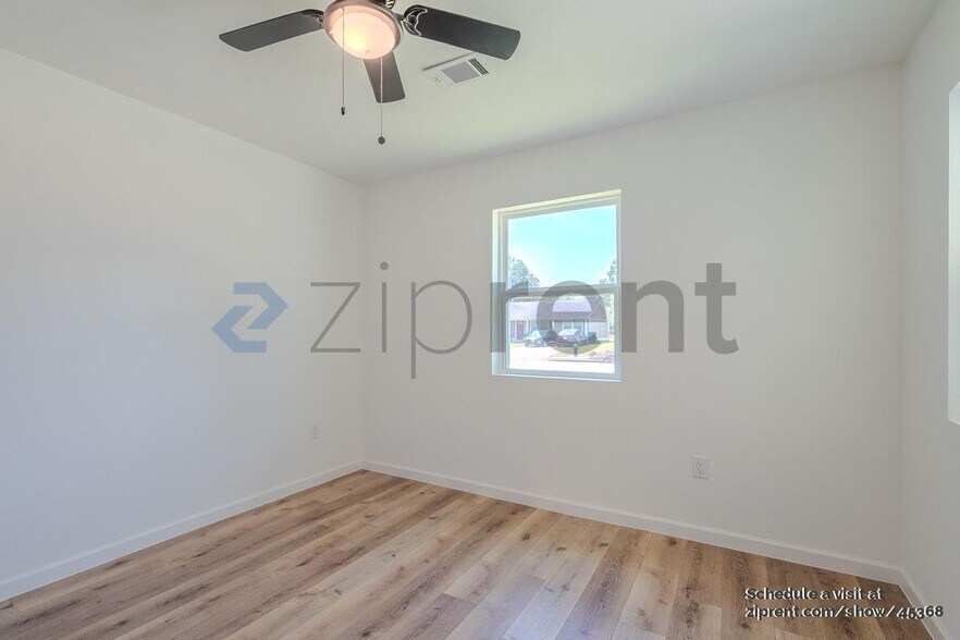 Building Photo - 3923 Alsace St