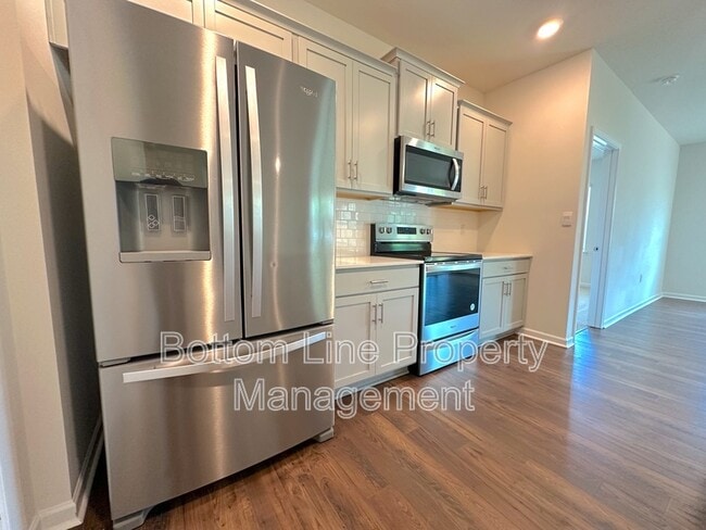 Building Photo - 211 Dogwood Crk Dr