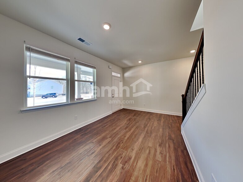 Building Photo - 1802 Windsor Park Ave