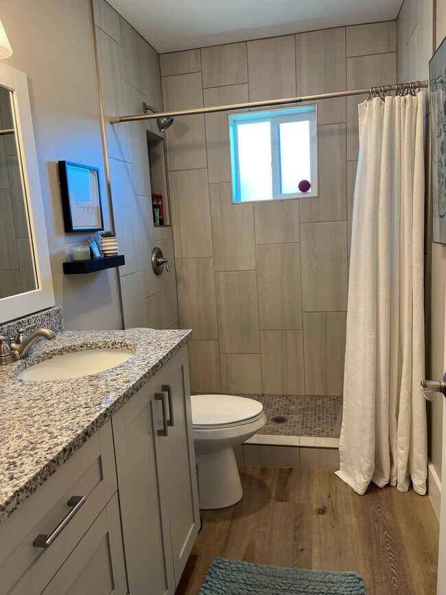 Building Photo - 55 E 700 S