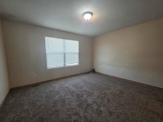 Building Photo - Affordable rental!!!