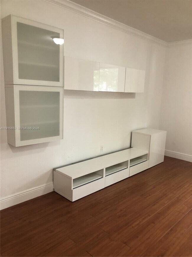 Building Photo - 1110 Salzedo St