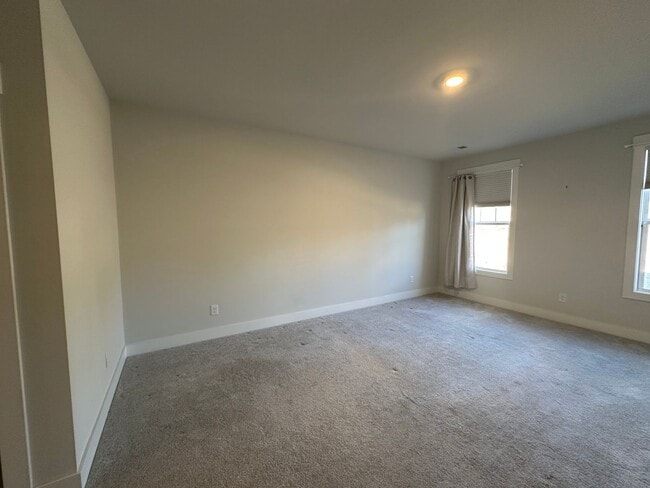 Building Photo - 521 Robinwood Pl