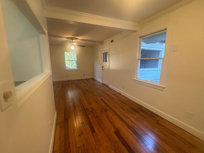 Building Photo - Beautifully Kept Historic Home!!