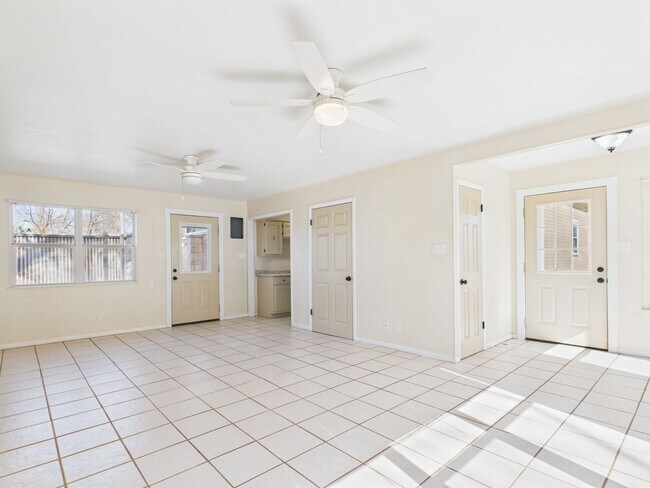 Building Photo - 512 Kraupahen St