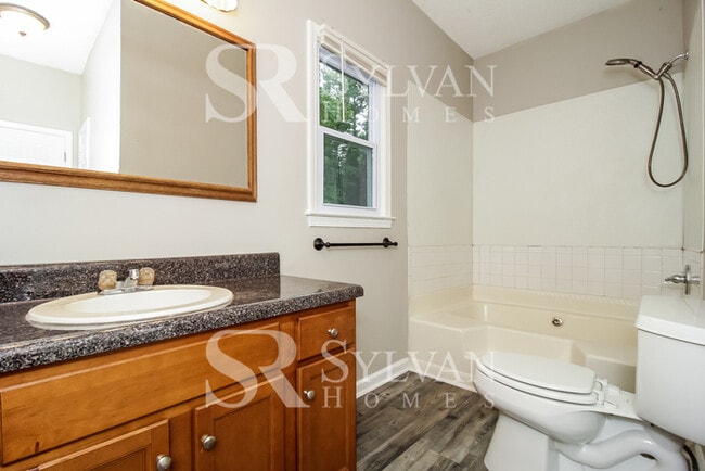 Building Photo - Enjoy living the good life in this 3 bedroom, 2 bathroom home