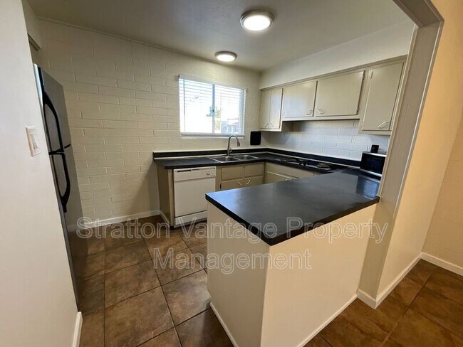 Building Photo - 6936 E 4th St