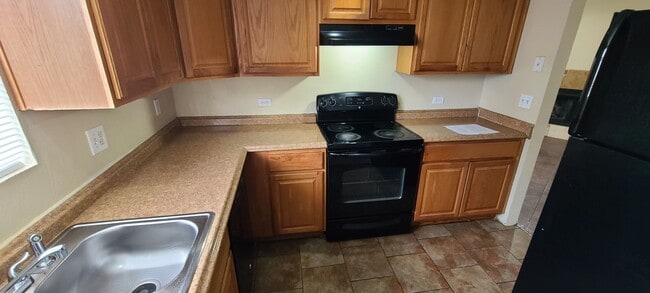 Building Photo - Stone Ave Pastime Rd - 2 Story Townhouse w...