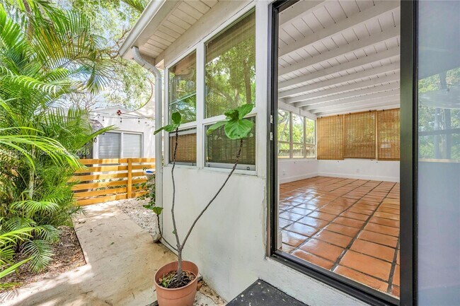 Building Photo - 429 NE 73rd St