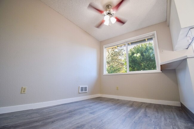 Building Photo - 2391 SE 152nd Ave