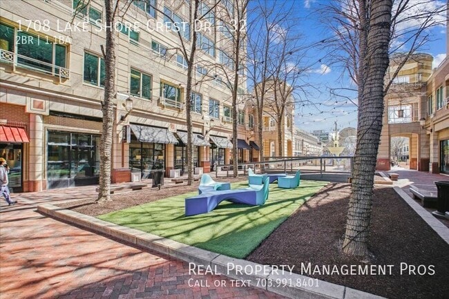 Building Photo - 1708 Lake Shore Crest Dr