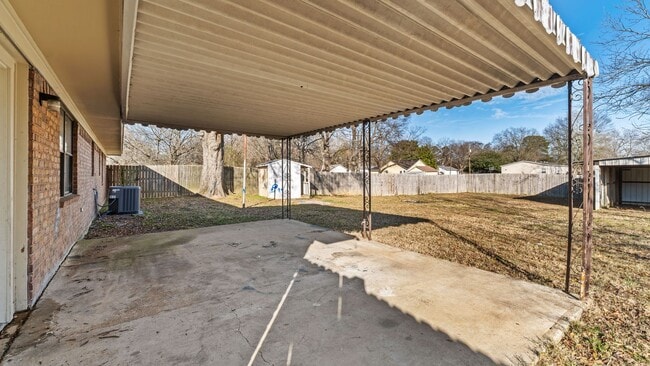 Building Photo - Newly remodeled 3 bedroom, 2 bath home.