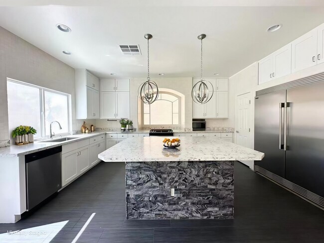 Building Photo - A beautiful 2 stories 5 Bedroom Home in a Highly Desired Location