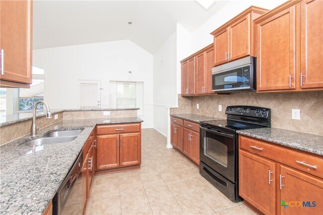 Building Photo - 7003 Osbaldo Dr