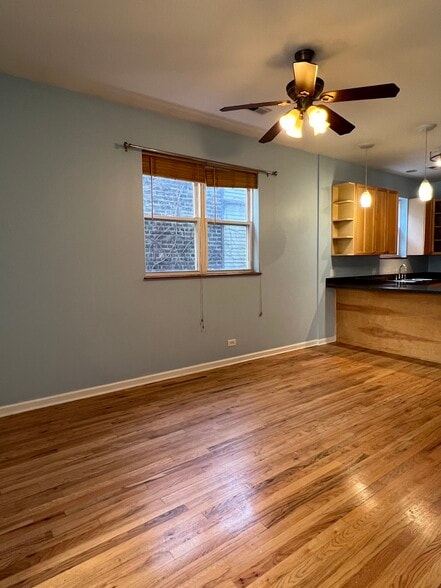 Dinning Room - 905 N Racine Ave