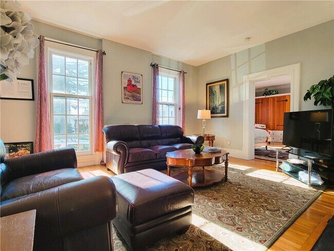 Building Photo - 92 Pelham St