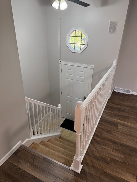 Building Photo - 104 IL-84