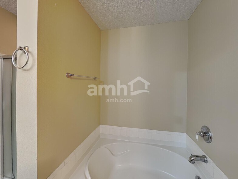 Building Photo - 10395 Butler Dr