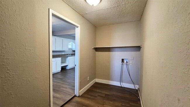 Building Photo - 1505 NE 29th St