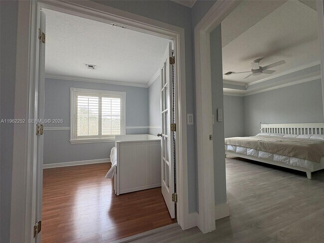 Building Photo - 10793 Oak Bend Way