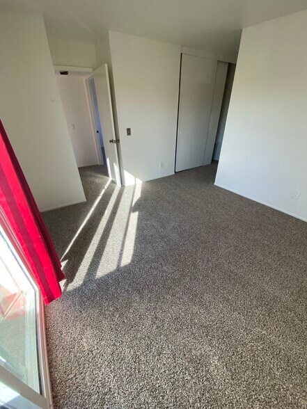 Building Photo - 18881 Valley Cir