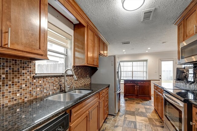 Primary Photo - 10118 Fernstone Ln