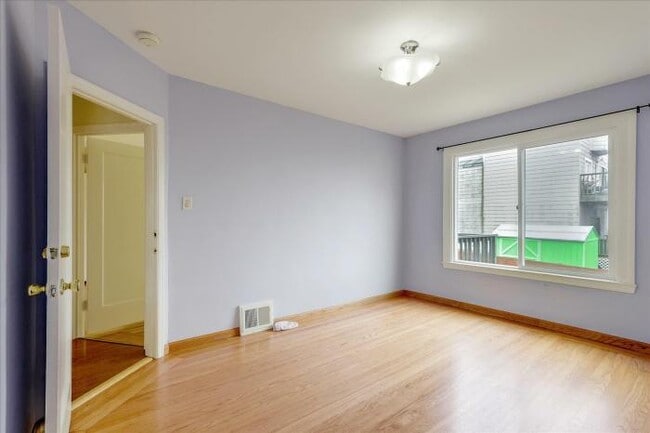 Building Photo - 3 bedroom in San Francisco CA 94122