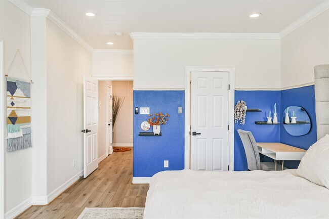 Building Photo - 1010 Melneeka Ln